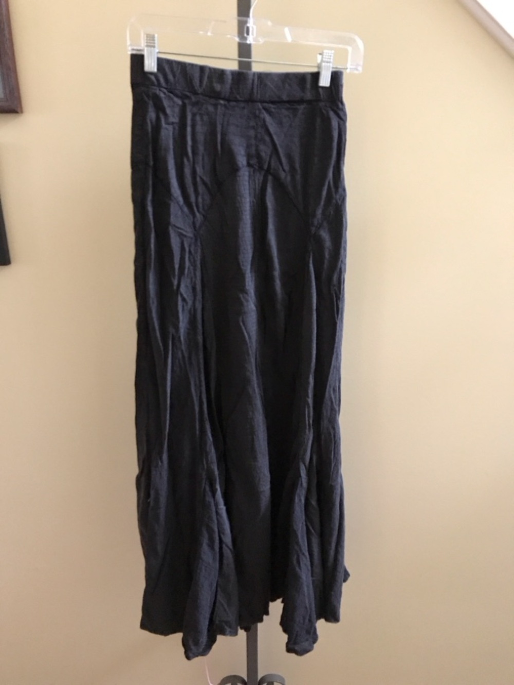 YOUNG THREADS NWT Black Skirt Pencil Flair Bottom Size Small